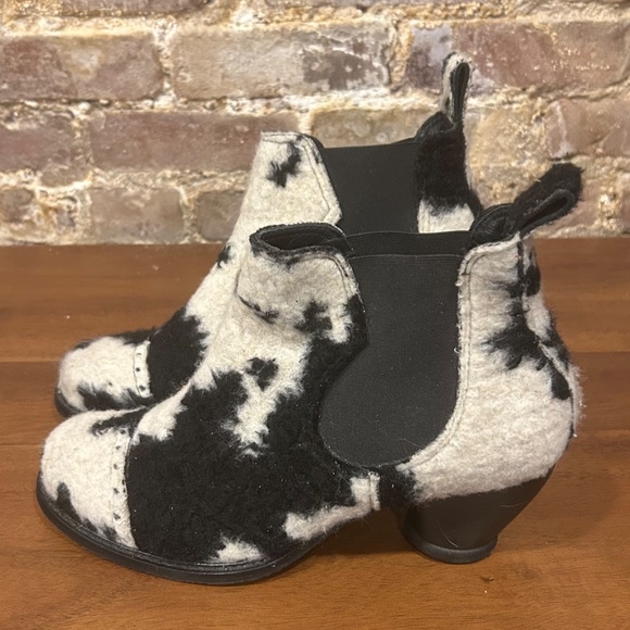 John Fluevog x Anna Sui Odlum Brogue Chelsea Boot - Picture 10 of 13